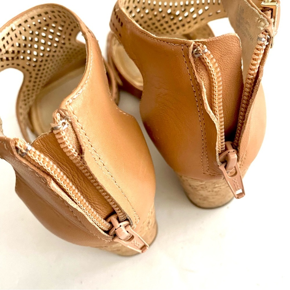 Alex Marie Brown Wedge Sandals Size 8.5M Perforated Summer Vacation - Picture 10 of 14